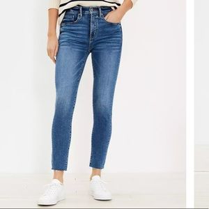 NWOT Loft mid-rise skinny jeans in medium-dark wash. Size 30.